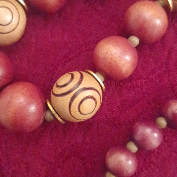 Wooden bead necklace - Picture 5 of 6